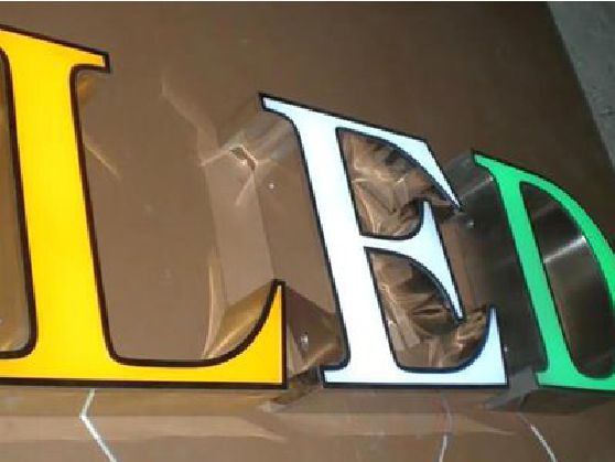 平乐介绍LED招牌的基础知识。
