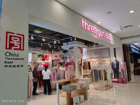 平乐服装店招牌设计技巧。